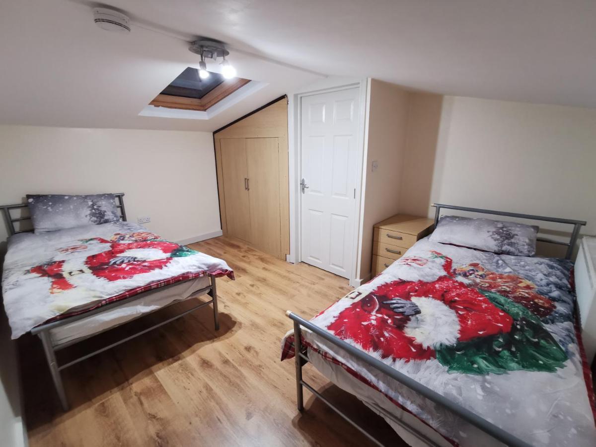 2 Bedroom Garden Flat Edmonton Exteriör bild