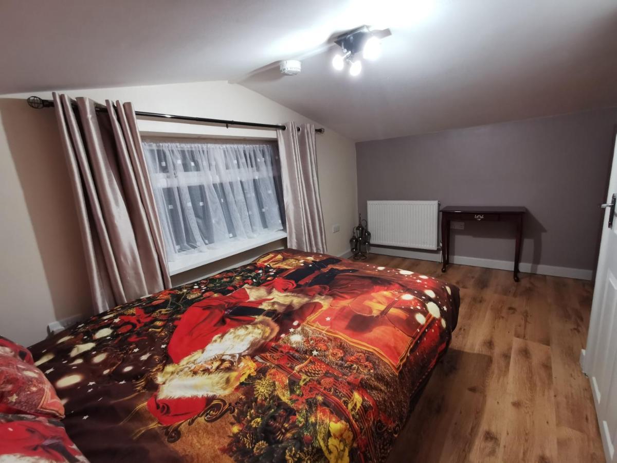 2 Bedroom Garden Flat Edmonton Exteriör bild